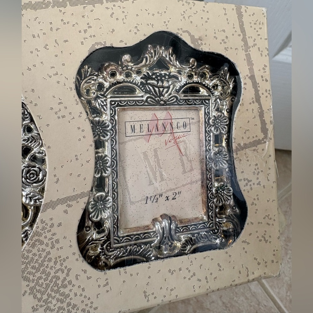set of 4 vintage 1996 Melannco silver-plated Victorian-style mini picture frames - Picture 9 of 9